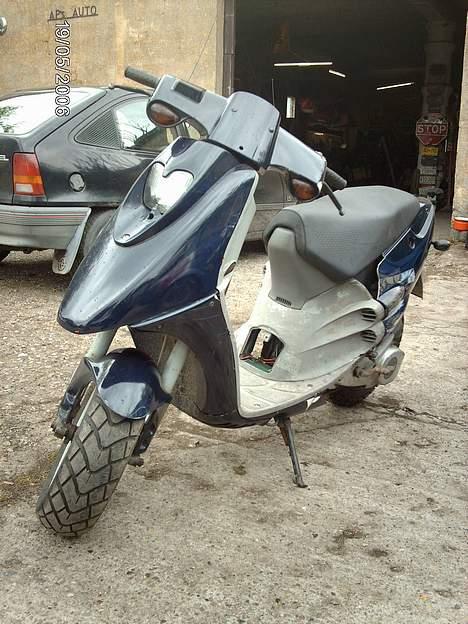 Derbi Hunter/Manhattan - Mangler dæksel over batteriet, også er sideskjoldet flækket :( billede 1