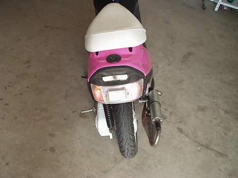 Yamaha Jog - Pinky - Solgt - Baglys - Blinklys er sat til normal lys, og der er monteret røde pærer billede 19