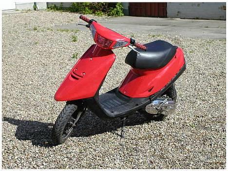 Yamaha Jog AS SOLGT!!! - Nicolaj´s lille racer, som er blivet samme farver som min... billede 19