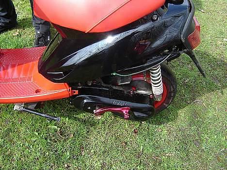 Yamaha Jog FS - SOLGT -  - Der er kommet sort fjeder og sort fælg på istedet :D billede 1