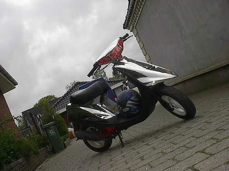 Yamaha jog (solgt) billede 1