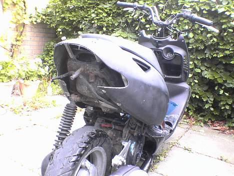 Aprilia Sonic (R.I.P.) :'( - udstødningen har ikk fået en skramme :D håber på det samme med cylinderen.. :/ billede 6