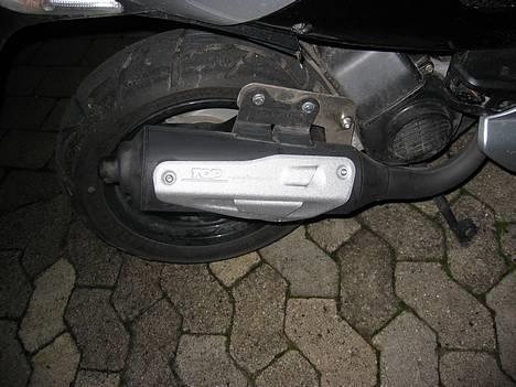 Peugeot speedfight 2 ac - har en topperformance powered udstødning på.. men ved ikke hvorfor den stadig kun køre 60 med den på og dårligere optræk..:S billede 6