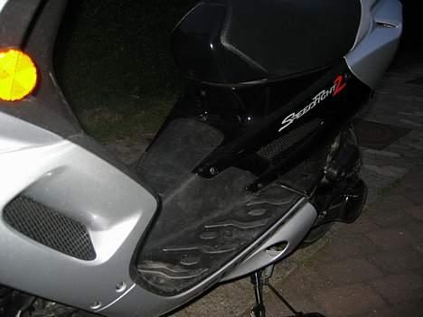 Peugeot speedfight 2 ac - har fået sat neon i det hul nu..  billede 7