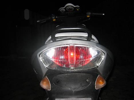 Peugeot speedfight 2 ac - lexus style baglygte (ser federe ud i virkeligheden!!) billede 8