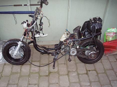 Yamaha Jog AS - SOLGT!  - Her er som den står April 2006... billede 1