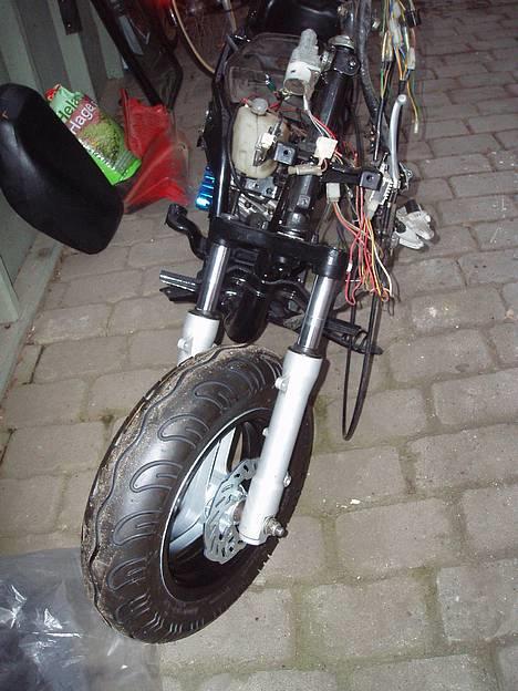 Yamaha Jog AS - SOLGT!  - Forfra billede 4