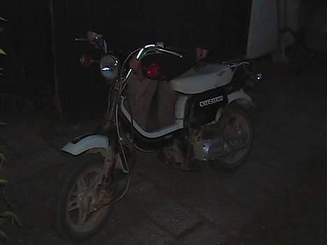 Suzuki FZ50 - okay... der var da fartstriber på forskærmen... :-) billede 9