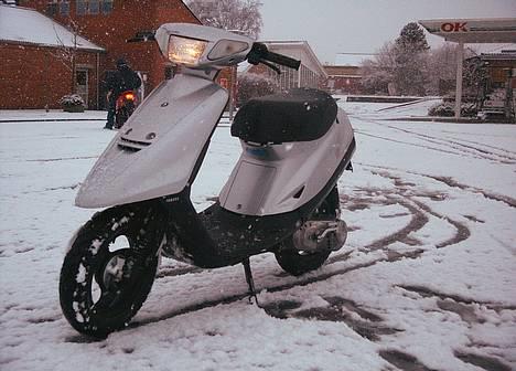 Yamaha Jog fs (solgt) - Ude i sneen billede 2