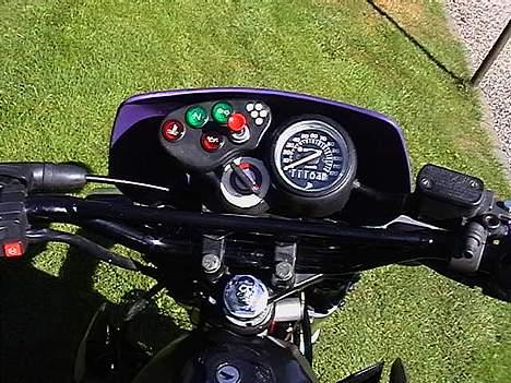 Suzuki RMX - Dette er noget gøjl jeg lavede af kedsomhed.. Hvad syn´s i om det..? bemærk dødningehovedet.. :-) billede 3