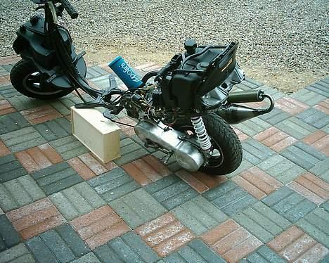 Yamaha Axis - Et billede af stellet med motor på billede 6