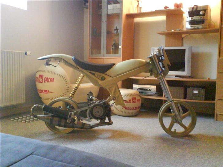 Suzuki Street Magic - Taget med Sony Ericsson W880i  billede 1