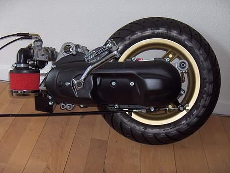 Yamaha Jog - Her har jeg lige fået samlet motoren... billede 8