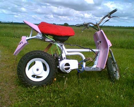 Honda Melody/hot "projekt" - Så er den halvt samlet :P mangler lige en ny forgaffel + forfælg, og så få malet de sidste skjolde :P og så skal ledningsnettet lige sættes ordentligt :P billede 8