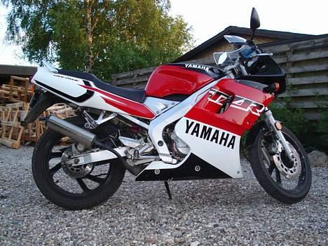 Yamaha TZR 50 - Det er sku godt nok.. Ligner en motorcykel... Selv de motor cykler man møder på vejen hilser på en... Griner.... billede 2