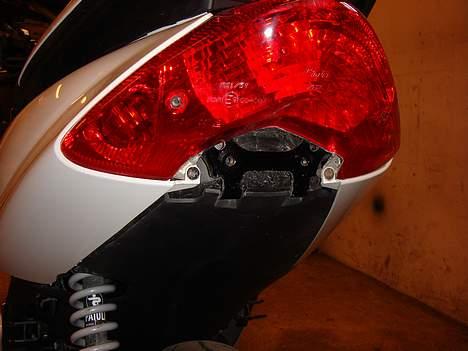 Yamaha Jog R SOLGT :´( - Her har jeg pillet bagskærmen af og er klar til at sætte min nye plade på billede 4