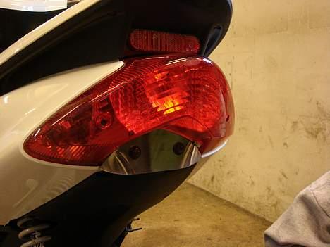 Yamaha Jog R SOLGT :´( - Her er min poleret plade kommet på som jeg selv har lavet  billede 5