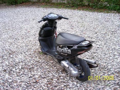 Aprilia sonic GP* Bytet - bagfra med røvpladen billede 3