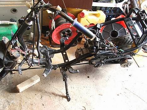 Yamaha $>>jog As<<$  $>Før<$ - sådan ser den så ud nu.. er ved at fixe den billede 7