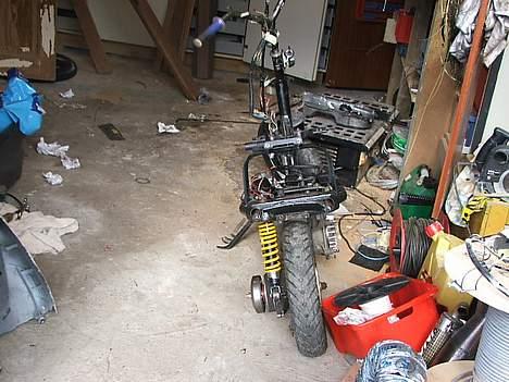 Yamaha $>>jog As<<$  $>Før<$ - sådan ser den så ud nu.. er ved at fixe den billede 8