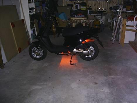 PGO Hot 50 (SOLGT) - Neonlys. billede 16