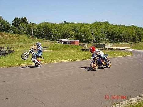Suzuki Street Magic -BYTTET - Mig på baghjul og Emil n - Løvel træf d. 10 .. Tjaa, billedet taler for sig selv :D:D billede 6