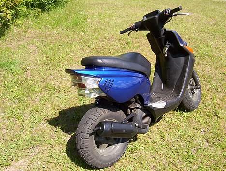 Yamaha Bw's Solgt - Lexus baglygte. Inderskjoldene kunne godt trænge til at blive vasket. billede 3