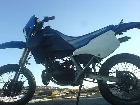 Suzuki Smx (SOLGT) - "Nedefra" :) billede 1