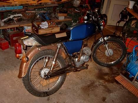 Suzuki Samurai Solgt til 3700kr. - der jeg købte den. der er sket lidt siden : ) billede 13