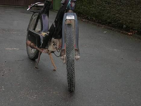 Vespa Ciao Projekt færdigt :) - FØR BILLED - SKÆVT FORHJUL RETTET OP VED KØB AF NYE FJEDRE billede 17