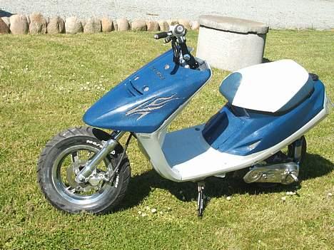 Yamaha jog SOLGT billede 2
