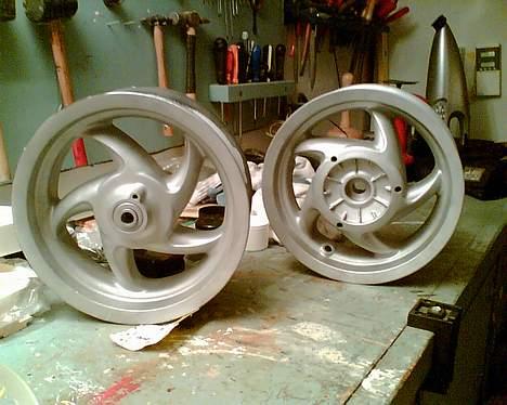 Gilera Stalker // SOLGT - 12)  Langt federe end i sort mann.. - Det begyndte at ligne noget! Nu skulle de nye dæk bare sættes på billede 12