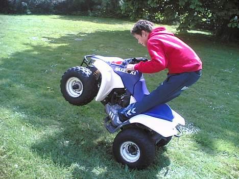 Suzuki lt 80 - Min ven chris på baghjul. billede 12