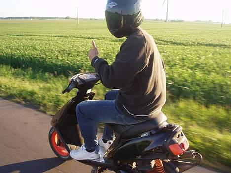 Yamaha jog as lc solgt - Ude og kører en lille tur :) billede 2