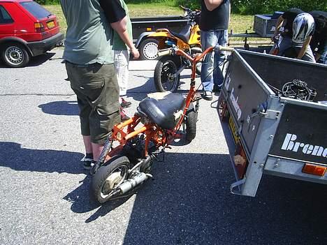 Yamaha passola/ jog - ja så er vi i hjørring til scooter-træf igen og det er min bror der stå ved min billede 12