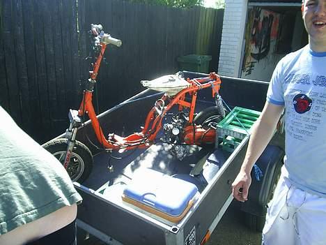 Yamaha passola/ jog - det var så der vi skulle til scooter-træf i hjørring + man kan se lidt af min bror´s røv og en af min bror´s venner billede 13