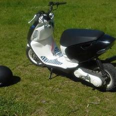 Aprilia sonic nakket..