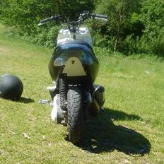 Aprilia sonic nakket..