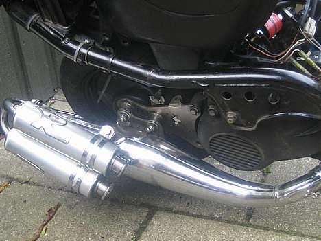 Yamaha JOG solgt - Kanon udstødning, men tør sgu´ ikk´ køre med den for strisserne billede 4