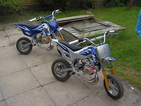 MiniBike Dirt(y) bike (Crosser) - Min (Sølv) og min vens (Blå) :D billede 10