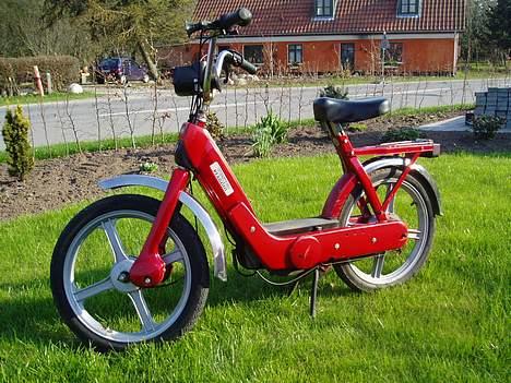 Vespa Ciao fundet/nu projekt - såden så den ud da jeg købte den xD hold kæft den var rød :D billede 10