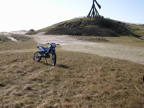 Suzuki RMX (Solgt) - Afstand. - Vippefyret i baggrunden. billede 7