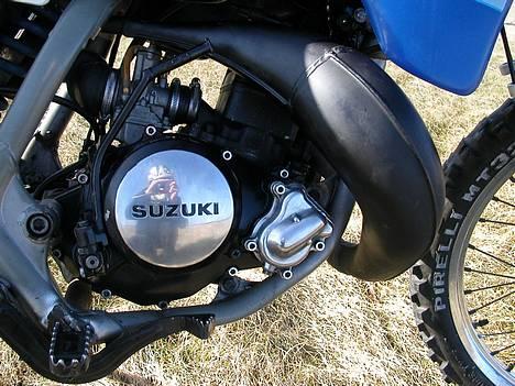 Suzuki RMX (Solgt) - Højglans pumpe og koblingsskjold. billede 9