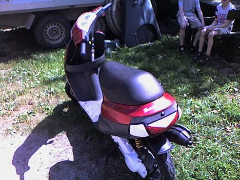 Piaggio zip *solgt* - zippen bagfra billede 2