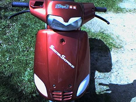 Piaggio zip *solgt* - dejlig øjenskygge og hvide blinklys mums billede 3