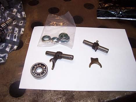 Kreidler rmc  - ja så fant jeg fejlen i motoren skifte gaflen var knækket mærkeligt jeg har ikke oplevet det før billede 5