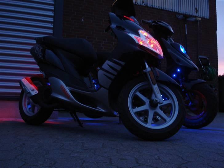 Yamaha JOG R (til salg) - klamt billede udenfor men se galleriet... billede 1