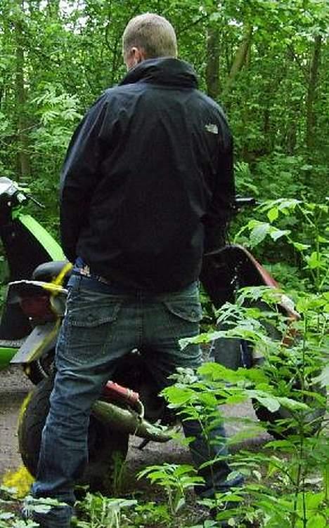 Suzuki Estilete [SOLGT] - Tjaa. Det er så mig der står og pisser op af Rasmus G´s Stalker! Hva´ fan. billede 14