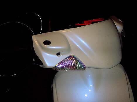 Piaggio NRG - så kan man se hvad farven gør når der kommer lys på, desværre kan man ikke se det på de andre billeder :( billede 6
