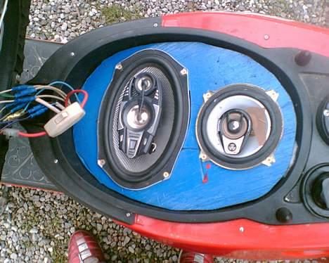 Aprilia Sonic - den pioneer højtalere er self skiftet ud med en JBL  billede 5